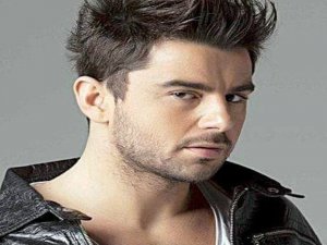 Konser İçin Yola Çıkan Şarkıcı Kazada Yaralandı