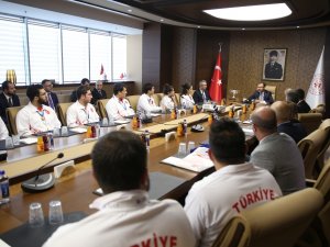 Bakan Kasapoğlu, Türkiye Sualtı Sporları Federasyonu’nu Kabul Etti