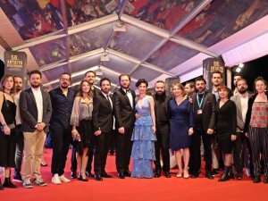 Altın Portakal Film Festivali’nde Kırmızı Halıda Ünlüler Geçidi