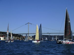 Yelkenliler, İstanbul Boğazı’nda Kıyasıya Yarıştı