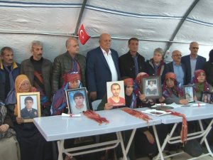 Hdp Önünde Evlat Nöbeti Tutan Ailelere Bir Destek De Trabzon’dan