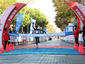 Vodafone 41. İstanbul Maratonu’nu Kazanan İsimler Belli Oldu