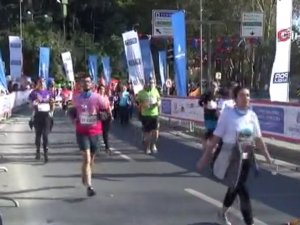 İstanbul Maratonu’nda Halk Koşusu Tamamlandı