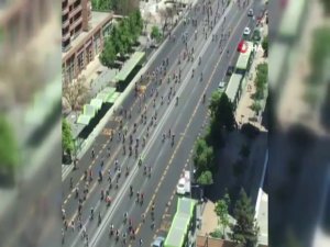 Şili’de Bisikletliler Devlet Başkanının Evine Giden Yolu Kapattı