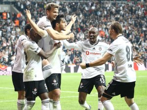 Rakipler Kaybetti, Kartal’ın Yüzü Güldü