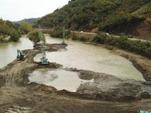Sera Gölü’nü Çamur Ve Balçıktan Temizlemek İçin Yürütülen Çalışmalar Sürüyor