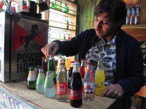 230 Çeşit Yerli Gazoz İle Memleket Hasretini Gideriyor