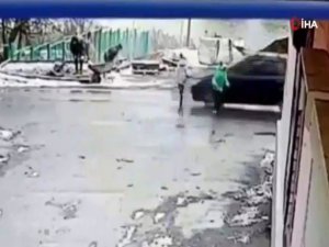 Rusya’da Aracın Çarptığı Çocuk Metrelerce Yükseğe Fırladı