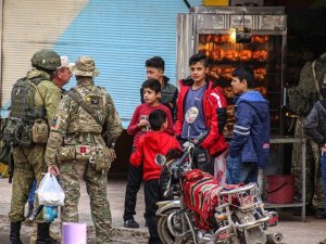Rus Askeri Suriye’de Halkın İçinde