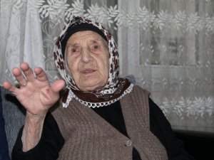 Rizeli 107 Yaşındaki Emine Nine Uzun Yaşamanın Formülünü Açıkladı