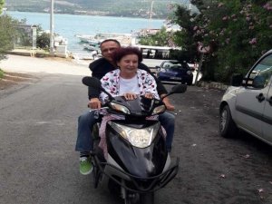 Fatma Girik Bodrum Sokaklarında Motosiklet Turu Attı