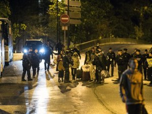 Fransa Polisi Paris’teki Göçmen Kampını Boşalttı