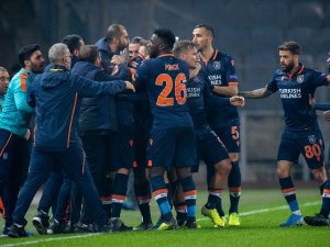 Başakşehir Coştu, Trabzon Ve Beşiktaş Veda Etti