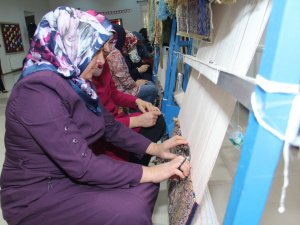 Halılar Altındağlı Kadınların Elinde Hayat Buluyor