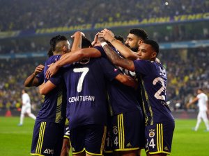 Fenerbahçe İlk Yarıyı Önde Kapattı