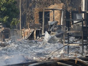 Avustralya’da Orman Yangını : 2 Ölü, 100 Ev Yıkıldı