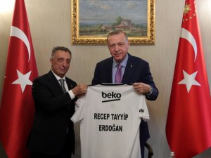 Cumhurbaşkanı Erdoğan, Beşiktaş Kulübü Yönetim Kurulu’nu Kabul Etti