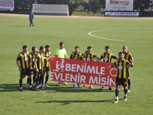 Maçta Sürpriz Evlenme Teklifi