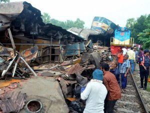Bangladeş’te İki Tren Çarpıştı: 16 Ölü, 48 Yaralı