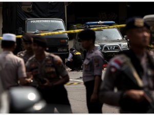 Endonezya’da Canlı Bomba Saldırısı: 6 Yaralı