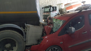 Rize Plakalı Otomobil Trabzon'da Zincirleme Kazaya Karıştı 4 Yaralı