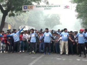 Hindistan’da Hava Kirliliği Koşu Yarışını Engelleyemedi