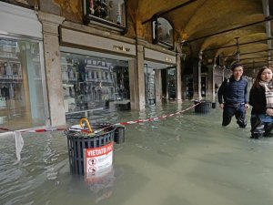 “Aşıklar Şehri” Venedik, Sular Altında