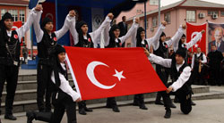 Vali Çakır'ın İstiklal Marşı'nın Kabulü ve Mehmet Akif Ersoy'u Anma Günü Mesajı
