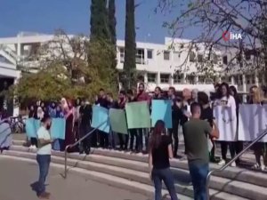 İsrail’in Okul Saldırılarına Karşı Filistinli Öğrencilerden Protesto
