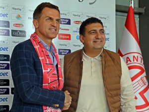 Antalyaspor’da Stjepan Tomas İmzayı Attı