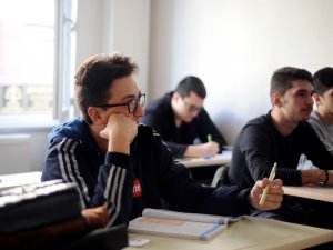 Öğrencilerin, Üniversiteye Giriş Sınavı Hazırlıkları