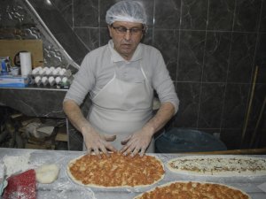 Öğretmen Kızına Destek Olmak İçin Geldiği Ağrı’da İşyeri Açtı