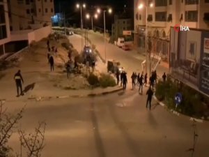 İsrail Güçleri Batı Şeria’da 17 Filistinliyi Gözaltına Aldı