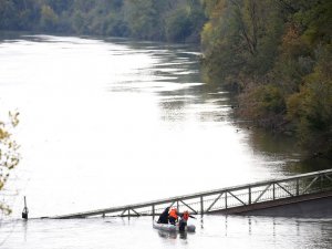 Fransa’da Köprü Çöktü: 1 Ölü