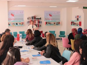 Bakan Selçuk, Önlüğünü Giydi, Öğretmenlere Ders Verdi
