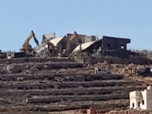 İsrail, Filistinlilere Ait 4 Evi Yıktı