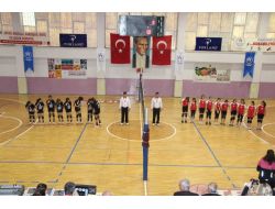 Küçük Kızlar-erkekler Voleybol Grup Müsabakaları Başladı