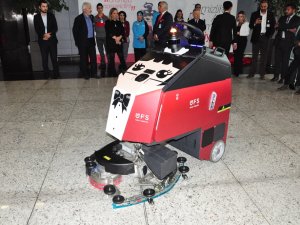 İstanbul Havalimanı’nda ‘İnsansız Temizlik Robotu’ Dönemi Başladı