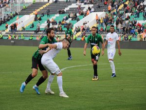 Denizlispor: 0 - Çaykur Rizespor: 0 (İlk Yarı Sonucu)