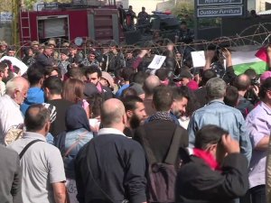 Hizbullahçı Gruplarla Protestocular Karşı Karşıya
