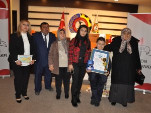 4 Ayda Bin 53 Kitap Okuyup Guinness Rekorlar Kitabına Girdi