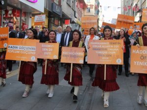 Giresun’da Kadın-erkek Beraber Yürüdü