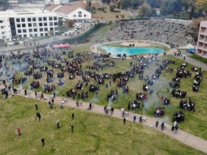 2 Saatte 3 Ton Hamsi Tüketildi