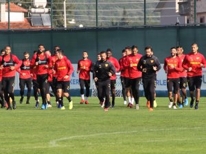 İlhan Palut: "Fenerbahçe Maçında Sahadan İstediğimiz Skorla Ayrılacağız"