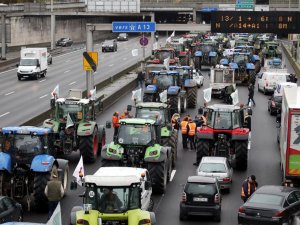 Amanya’nın Ardından Fransa’da Çiftçilerden Traktörlü Eylem