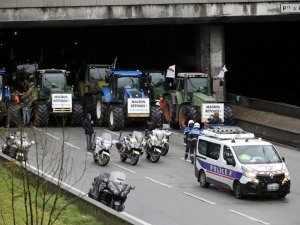 Fransa’da Çiftçilerden Traktörlü Eylem