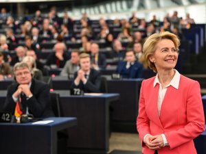 Yeni Ab Komisyonu 461 Oyla Seçildi