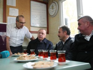 Cumhurbaşkanı Erdoğan, Taksi Durağında Çay İçti