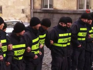 Gürcistan’da Eylemcilere Barikat Engeli