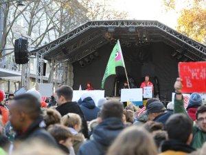 Almanya’da Öğrenciler İklim İçin Sokağa Döküldü